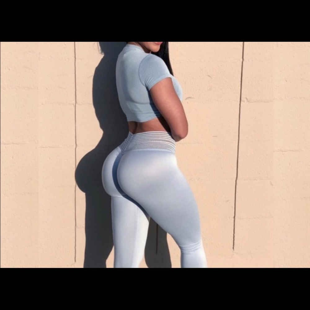 Cute booty buttery soft scrunch leggings in periwinkle size large